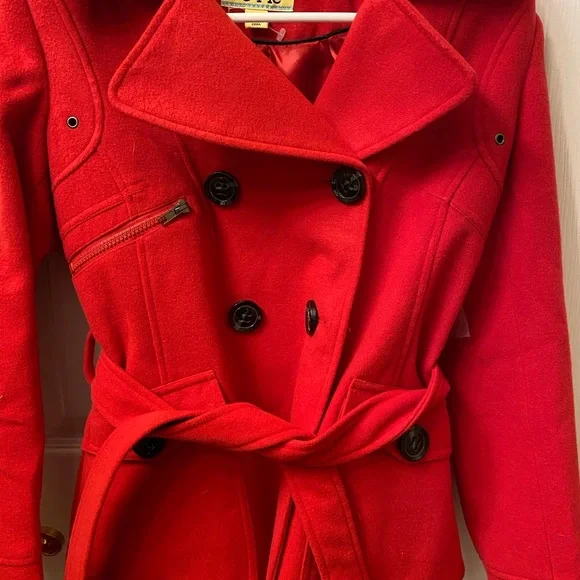 Junior’s Maralyn and Me brand Red Coat - Picture 11 of 16